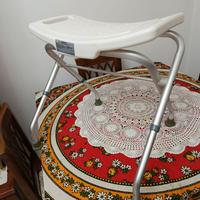 Sedile da doccia pieghevole per anziani