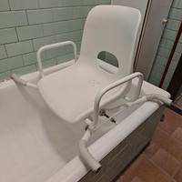 Seggiolino girevole per vasca da bagno 