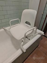 Seggiolino girevole per vasca da bagno 
