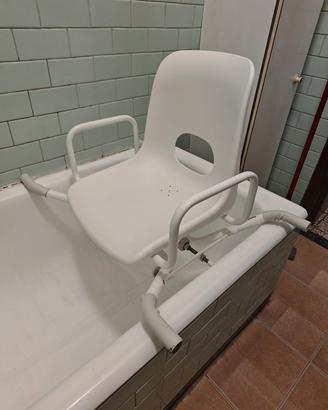 Seggiolino girevole per vasca da bagno 