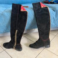 Stivali da donna in camoscio nero
