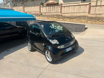 Smart ForTwo 700 cabrio passion (45 kW) Leggi