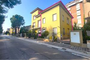 UNA SOLUZIONE SINGOLA - CENTRO e MARE A DUE PASSI