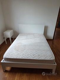Letto e comodino Ikea