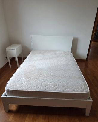 Letto e comodino Ikea