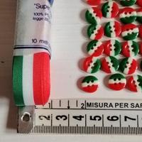 Nastro 15mm 10mt e 60 bottoni 8mm tricolore.