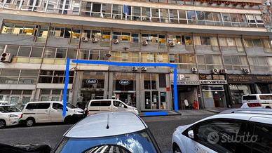 Napoli centro via bracco locale commerciale