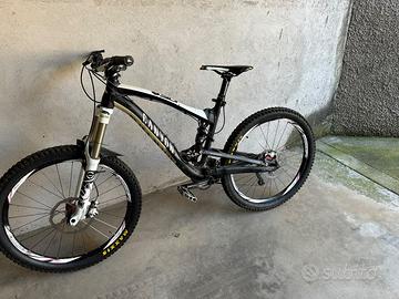 Mountain Bike Canyon Strive ES – Full Suspended