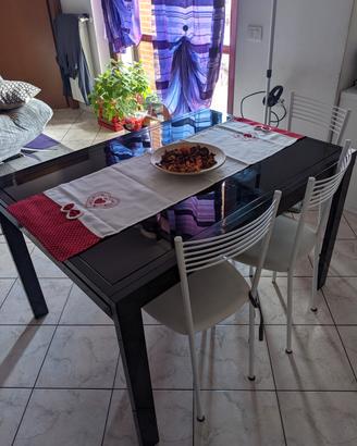 Tavolo allungabile in vetro nero 