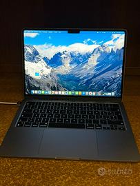 MacBook Air chip M2, (13,6 pollici,16 gb,256 SSD)