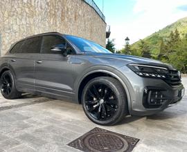 Volkswagen Touareg 3.0 V6 Advanced R-Line Black
