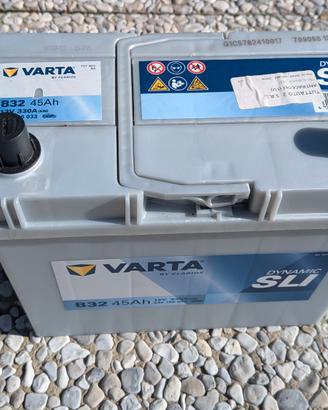 Batteria Varta B32 45 Ah 12V 330A Dynamic SLI