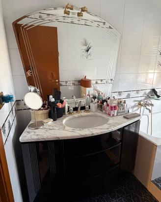 Mobile bagno con top in marmo , lavabo e specchio
