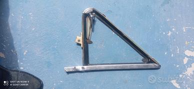 Deflettore ant dx Fiat 127 prima serie.