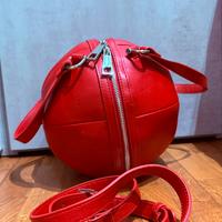Borsa rossa a sfera con tracolla