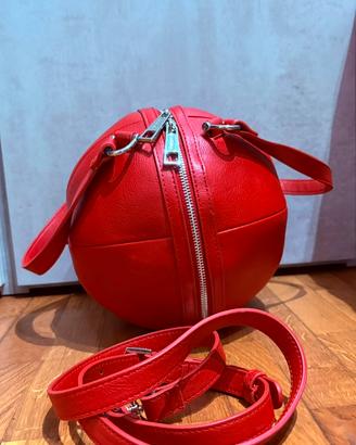 Borsa rossa a sfera con tracolla