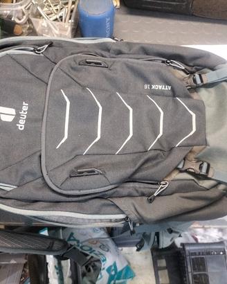 zaino MTB/trekking Deuter Attack 16L