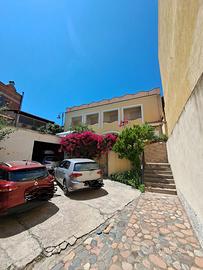 Casa indipendente con ampi spazi interni edesterni