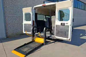 Peugeot Boxer TRASPORTO DISABILI tetto alto