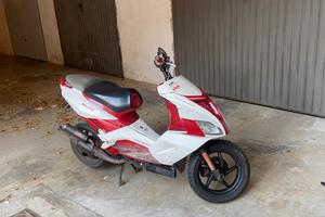 Aprilia sr