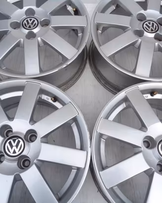A MI: CERCHI LEGA VW DA 15' , 4 FORI + GOMME