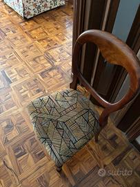 Coppia di sedie in legno con tappezzeria