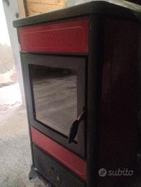 Stufa a legna, scalda bene, pronta all’uso