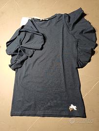 Maglietta blu con maniche corte a volant