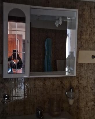 mobiletto specchio bagno