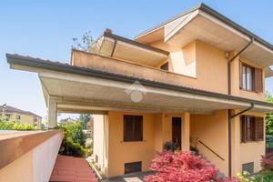 VILLA SINGOLA A AGRATE BRIANZA