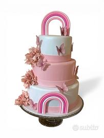 Torta scenografica arcobaleno e farfalle