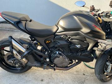 Moto Ducati 937 dark plus