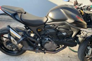 Moto Ducati 937 dark plus