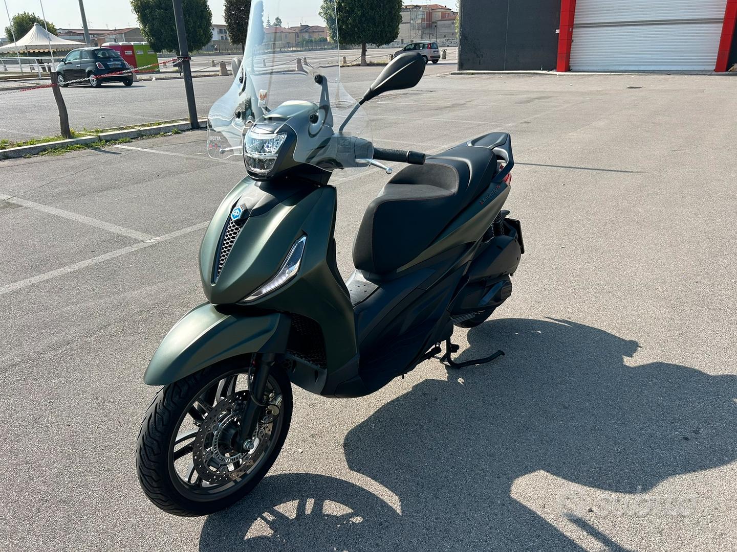 Scooter Beverly 300 Verde Nuovo Piaggio Beverly 300 Nuovo Beverly
