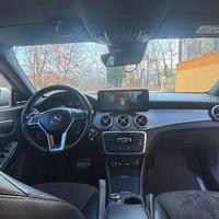 Mercedes- benz cla 200d amg