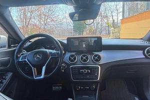 Mercedes- benz cla 200d amg