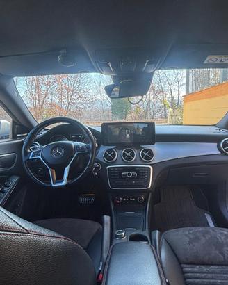Mercedes- benz cla 200d amg