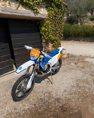 Husqvarna TE300 Heritage 2025