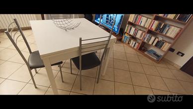 tavolo in legno bianco