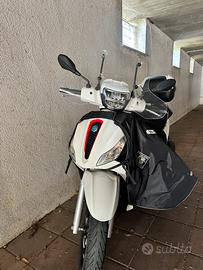 Permuto Medley 125 con Beverly