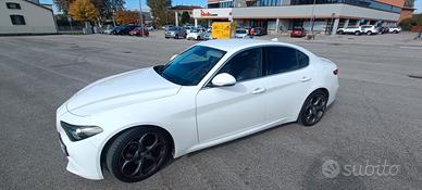 Alfa Romeo Giulia 2.2 AT8 Super! 