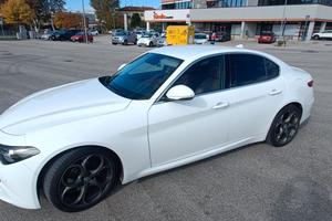 Alfa Romeo Giulia 2.2 AT8 Super! 