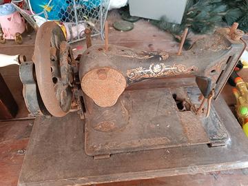 macchina da cucire vecchia 