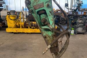 Martello demolitore per escavatore Montabert peso 