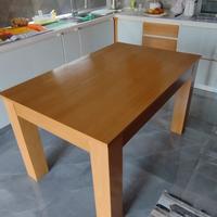 Tavolo completamente in legno 