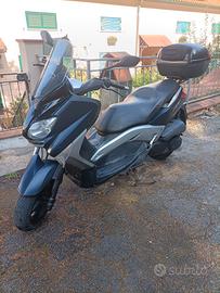 YAMAHA XMAX 250