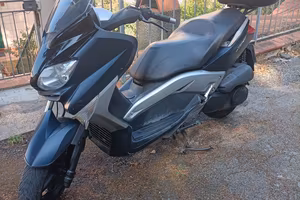 YAMAHA XMAX 250