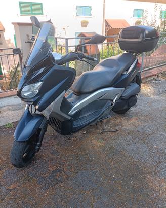 YAMAHA XMAX 250