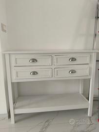 Consolle da ingresso pratica e funzionale