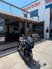 SUZUKI GSX-8R